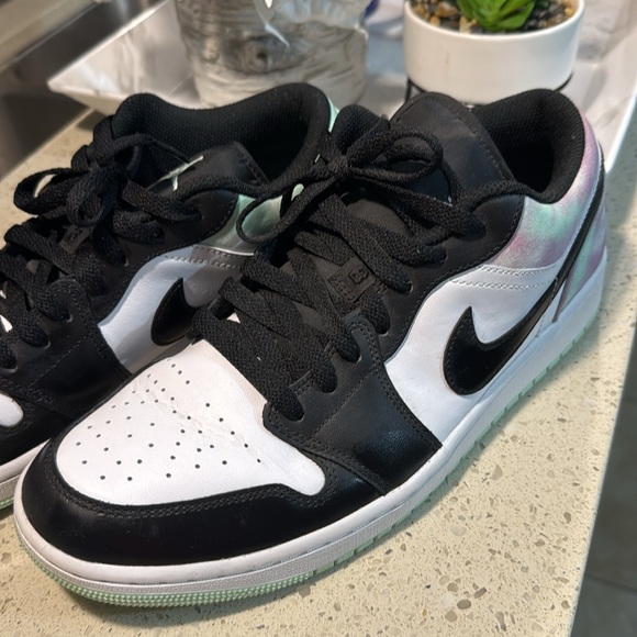 Nike men's Air Jordan shoes - Picture 3 of 7